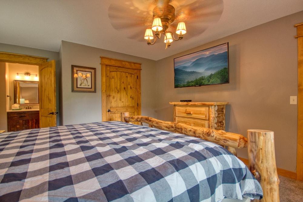 Black Bear Cinema #4819