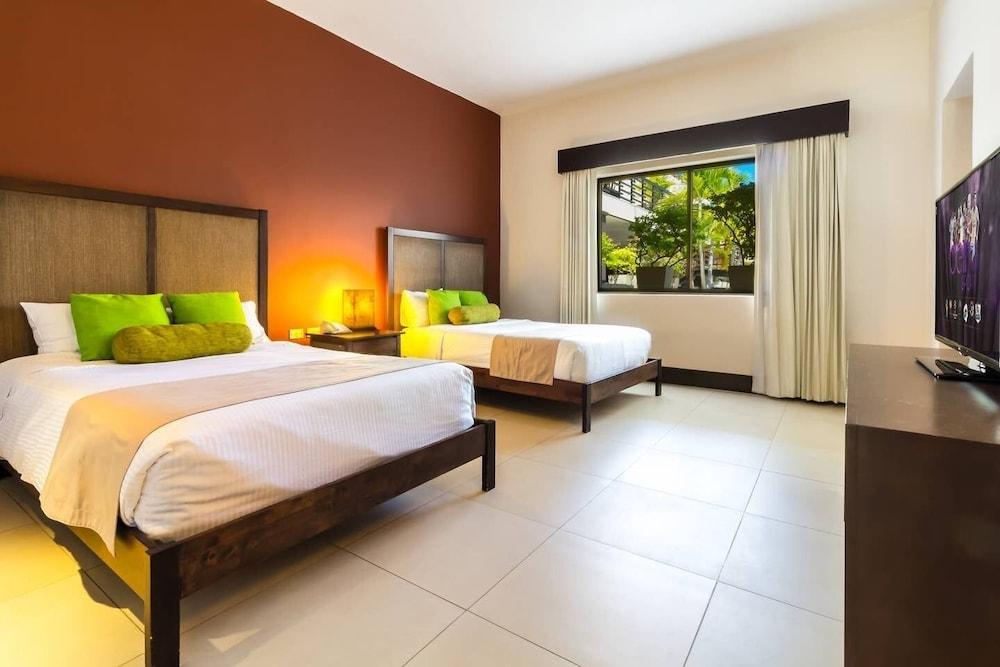 Beachfront! Luxury! 2 BR, W/ Plunge Pool. Paradise