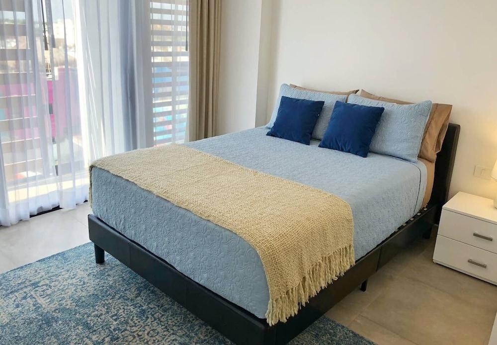 3-br Condo, Partial Ocean View, 2blocks From Ocean