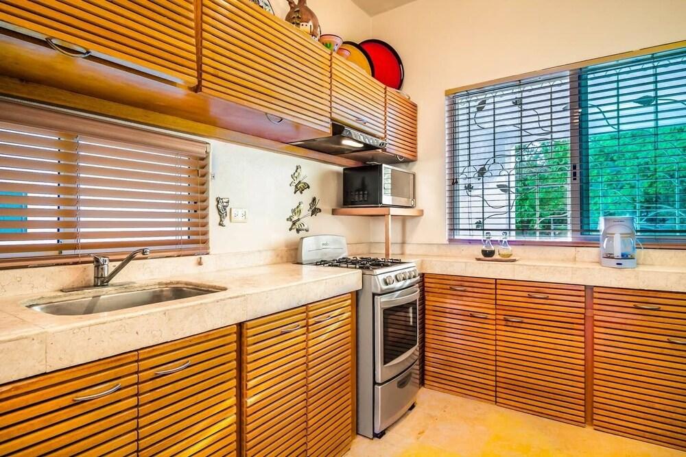 Charming 1 BR Between 5th Avenue and the Beach