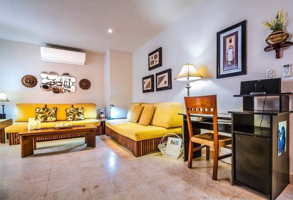 Charming 1 BR Between 5th Avenue and the Beach