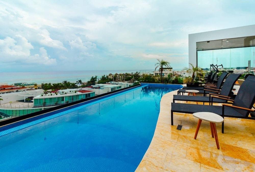 Amazing Studio, Steps to Beach, AC, Best Location