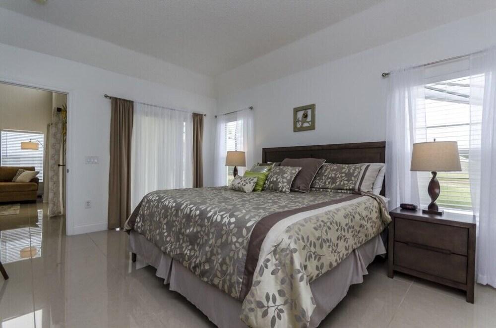 5 Bedroom 3.5 Bathroom Pool Villas 950lbd