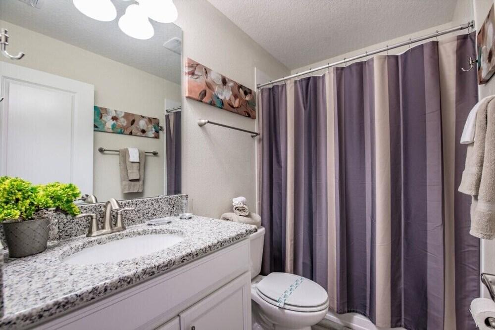 6 Bedroom 5 Bathroom Vacation Home