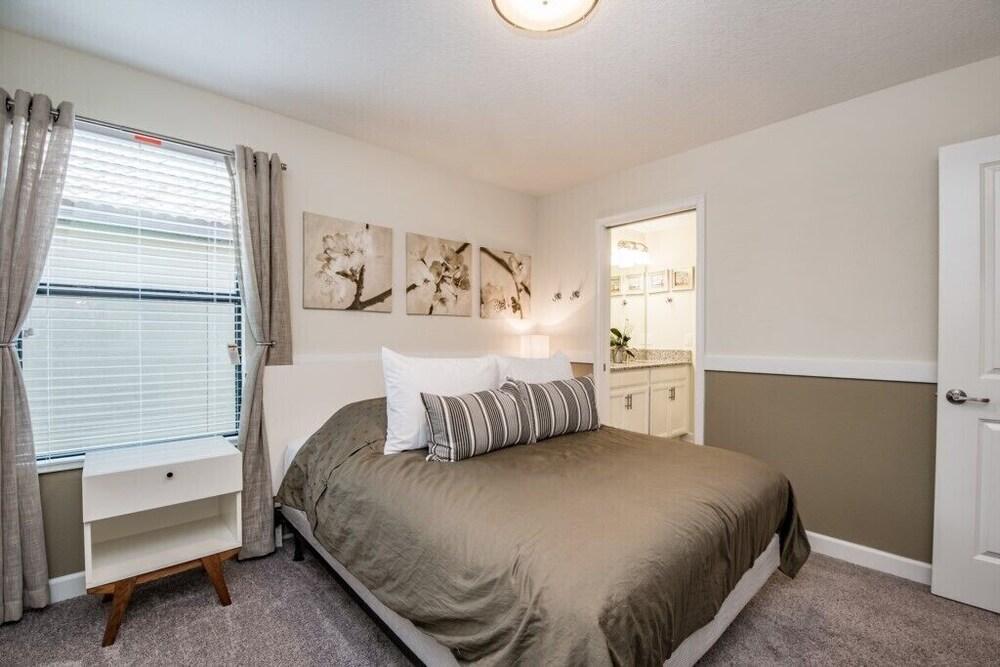 6 Bedroom 5 Bathroom Vacation Home