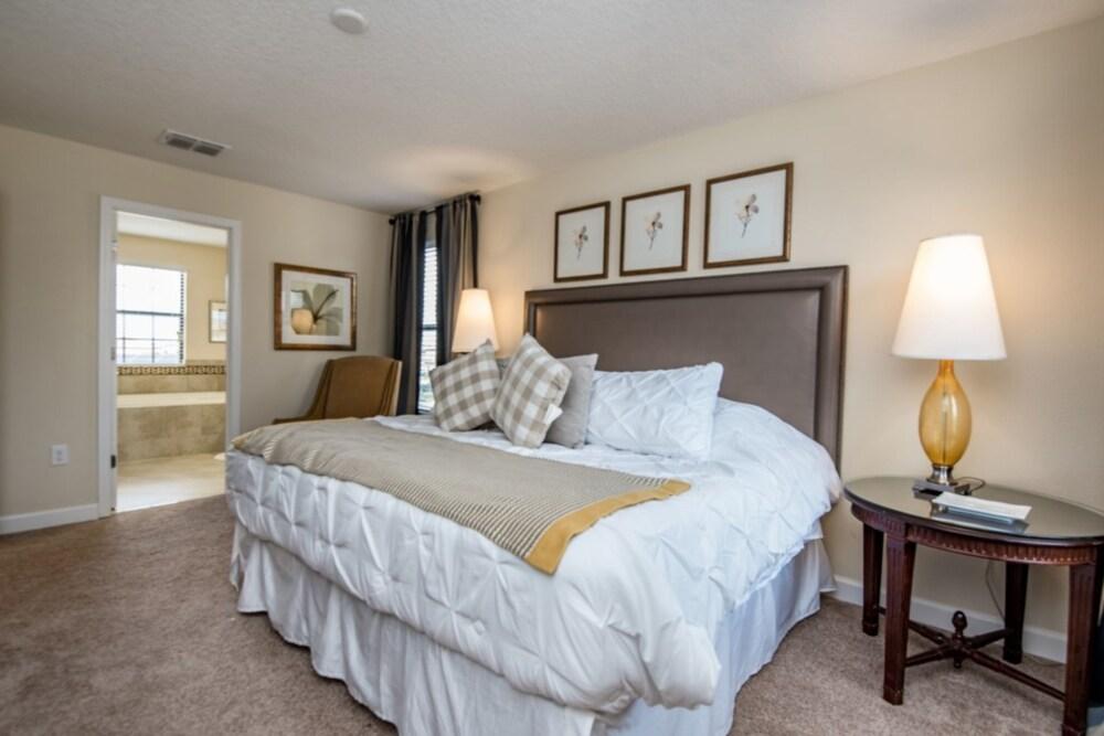 5 Bedroom in Champions Gate