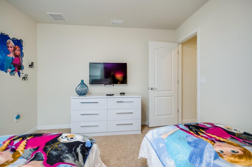 9005rs Luxury 6 Bed Villa With Pool