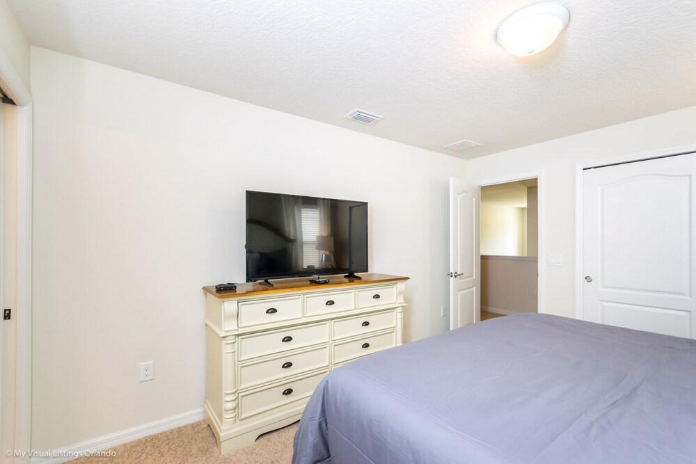 1852nc 8 Bedroom 6 Bathroom Windsor