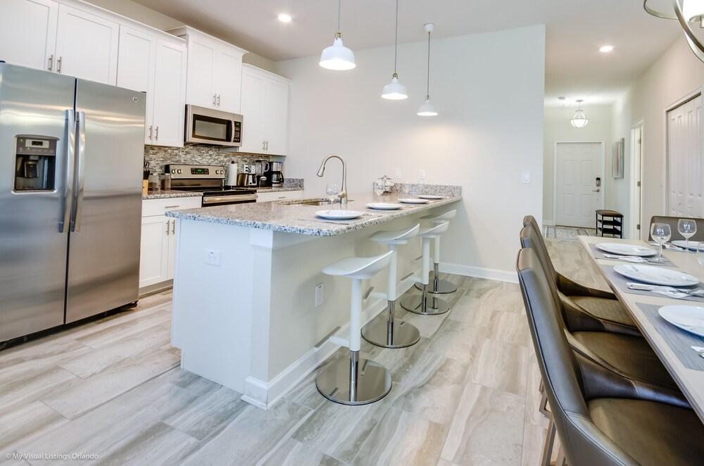 Romeo Circle Villa Storey Lake 1