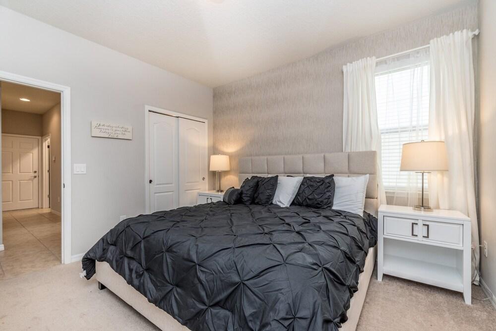 2105mw Luxury 6 Bed Villa With Pool/spa,