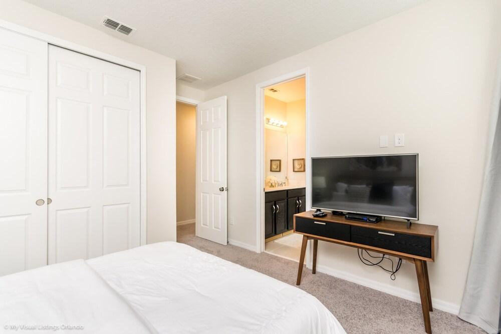 Solara Resort 9BD / 6BA Resort Villa 9043srl