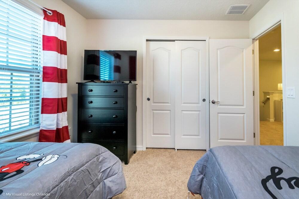 Geneve Villa Windsor At Westside