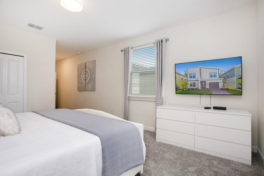 Bookmark Villa Storey Lake 1