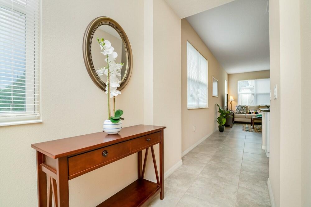 Tocoa Circle Villa Compass Bay