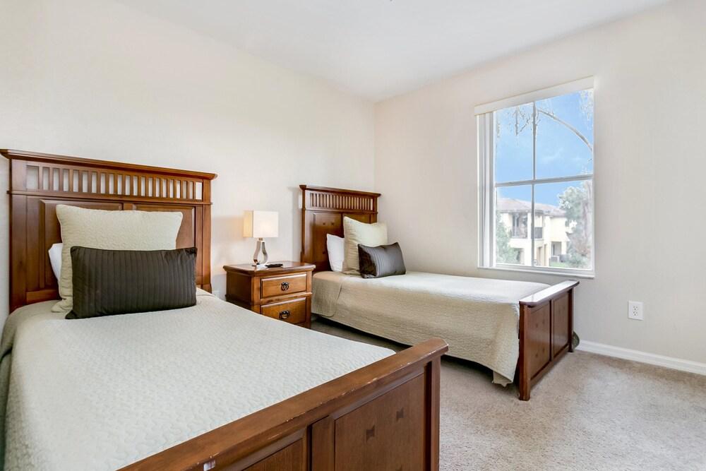 Calabria Villa Regal Palms 4