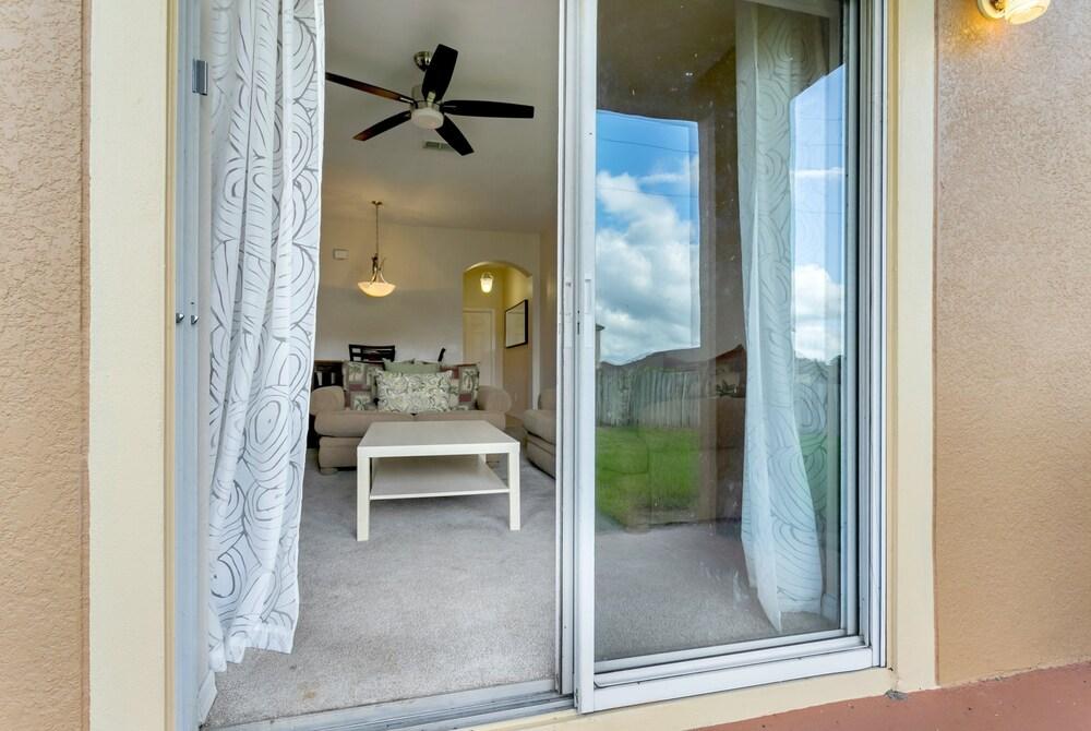 Calabria Villa Regal Palms 4