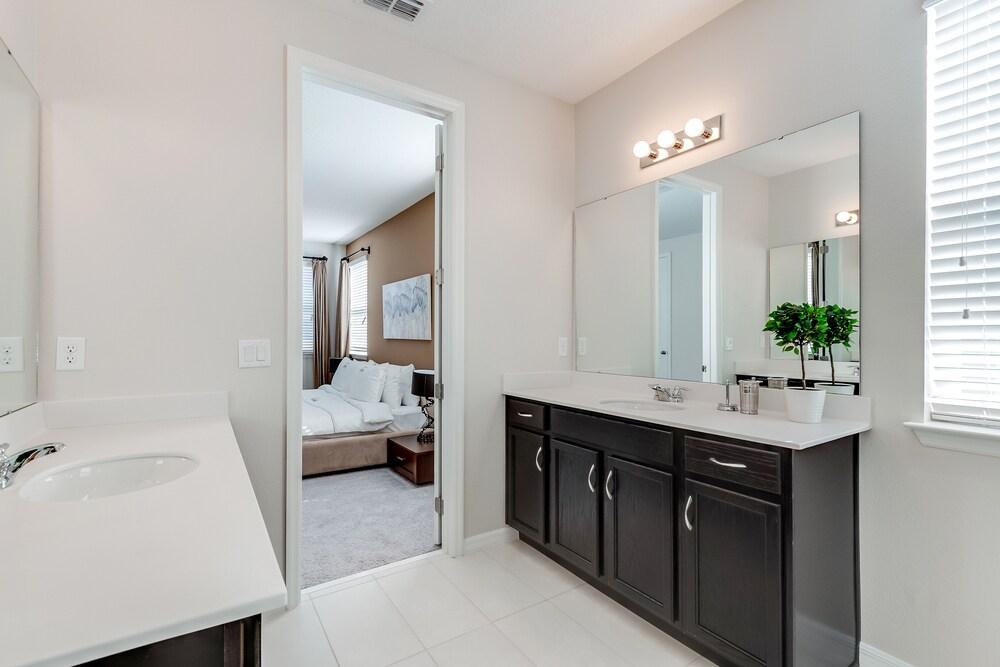 Sawyer Villa Solara 5