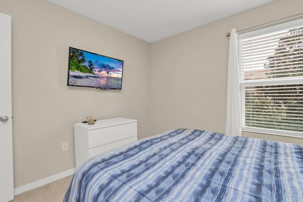 Crown Villa Compass Bay