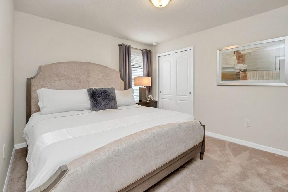 Zurich Villa Windsor At Westside