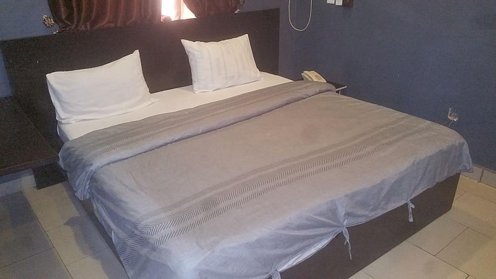 Allan Keri Hotel And Suites