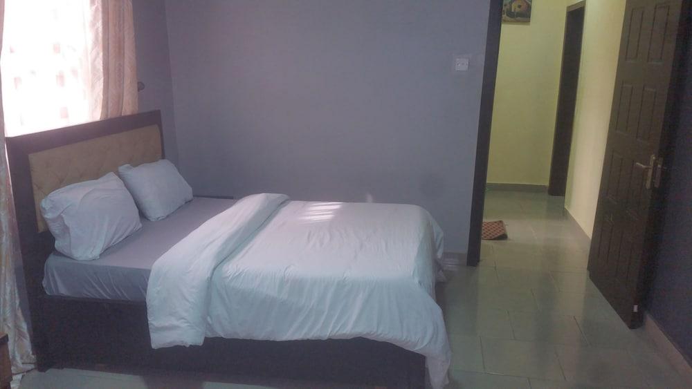 Allan Keri Hotel And Suites