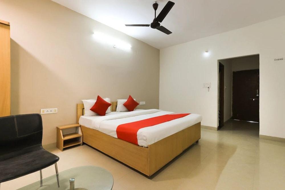Hotel Virasat Mandav