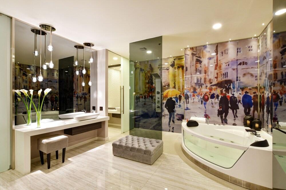 Europa Suites Medellin - Parque Lleras