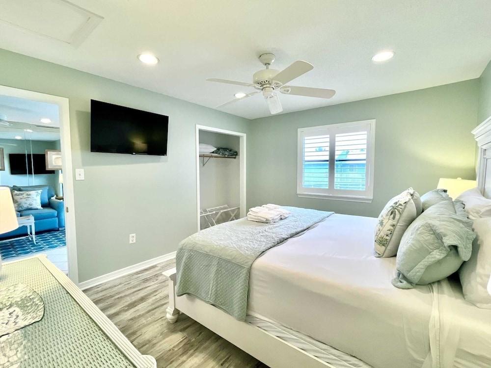 Bayview 82 2 Bedroom Condo by RedAwning