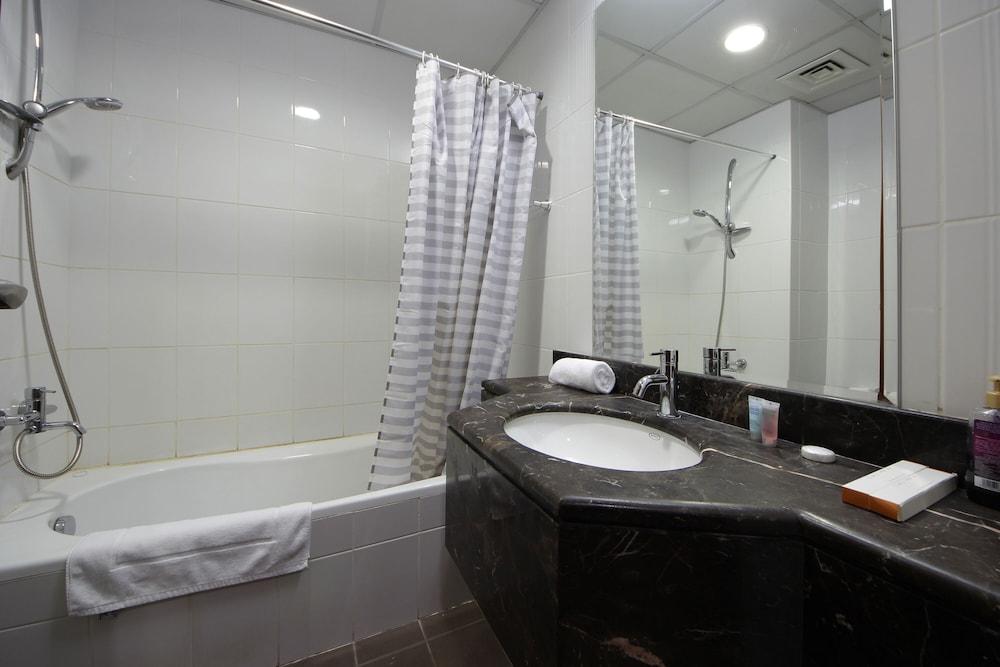 Beautiful Studio Walking Distance to Dubai Mall