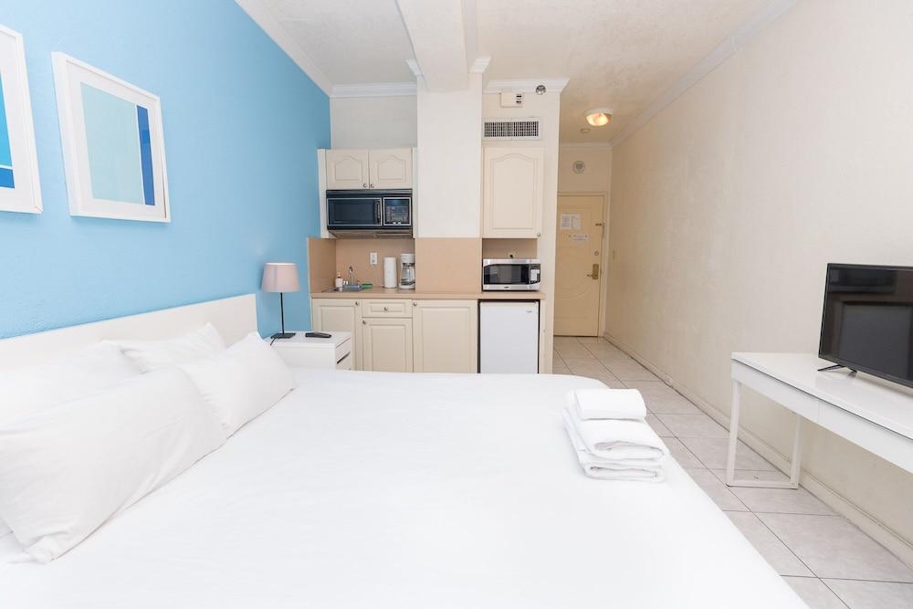 433 Studio Hollywood Beach Resort