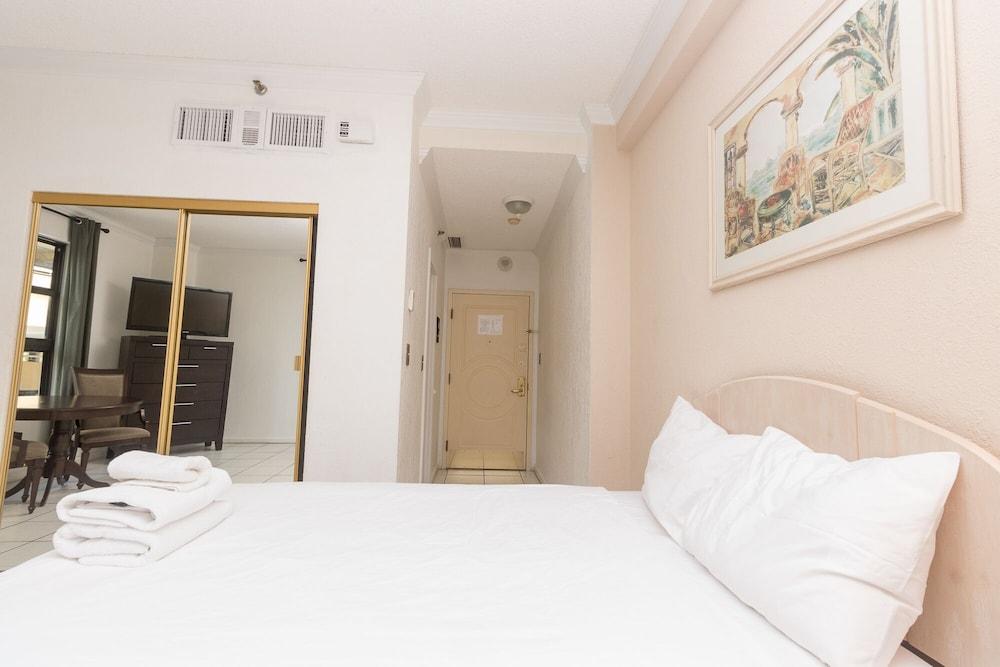 217 Hollywood Beach Resort