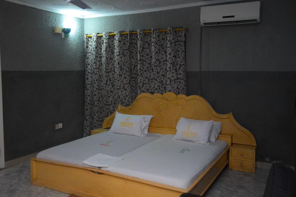 Western Palmlands Hotel