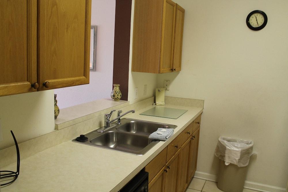 Windsor Palms Condos by OVRH