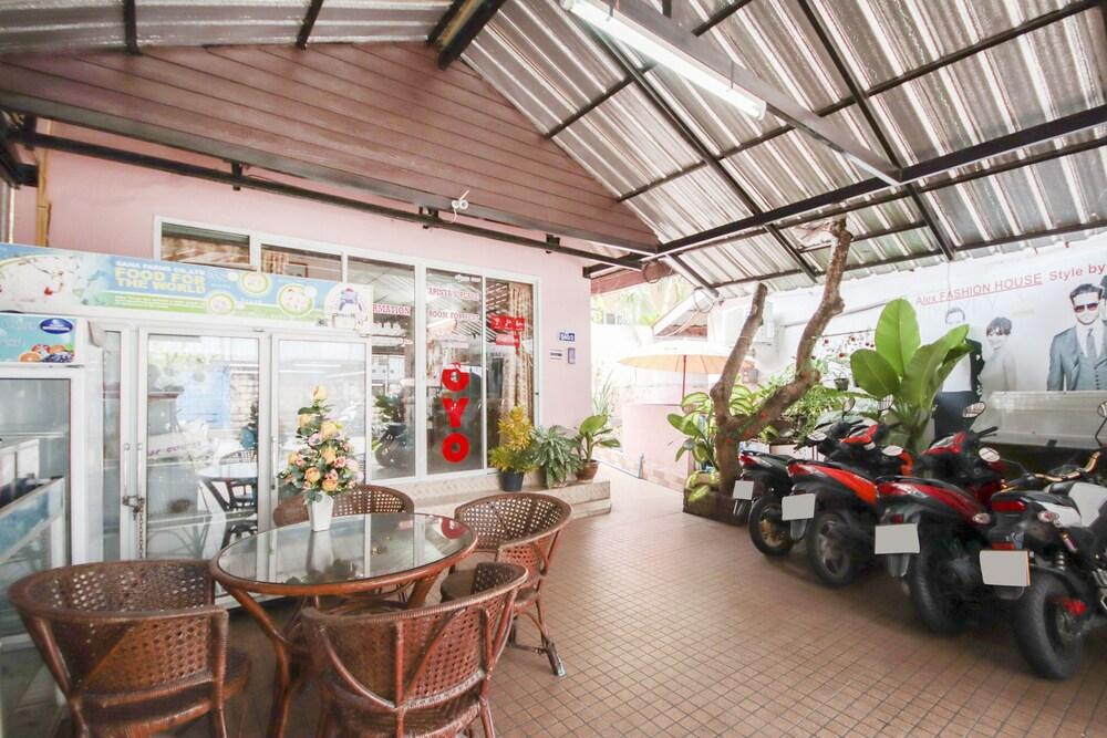 OYO 888 Apinya's Place Karon