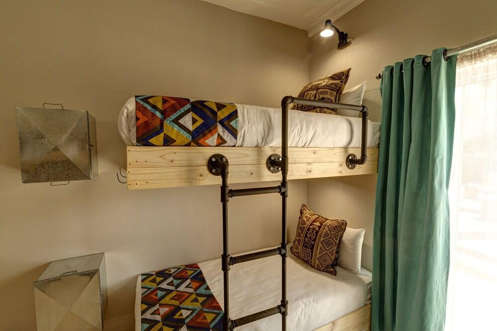 Naankuse Travellers Inn - Hostel