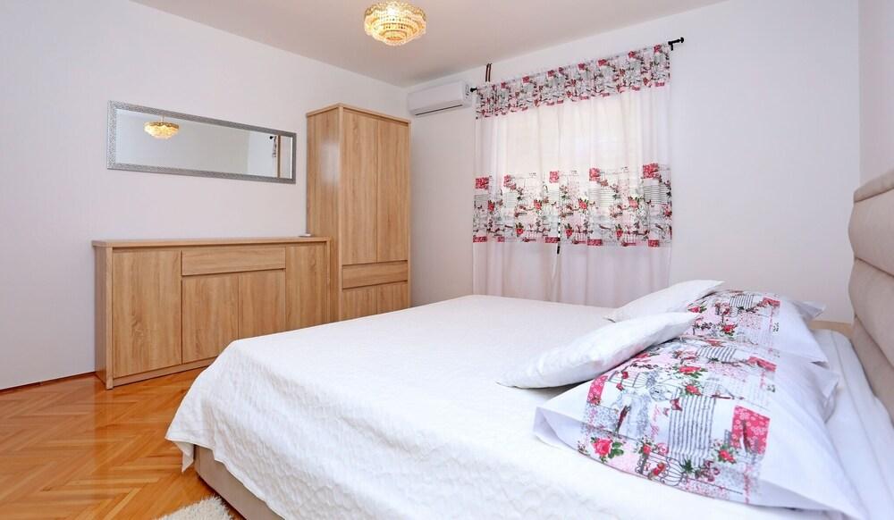 Apartment Ana With Private Pool