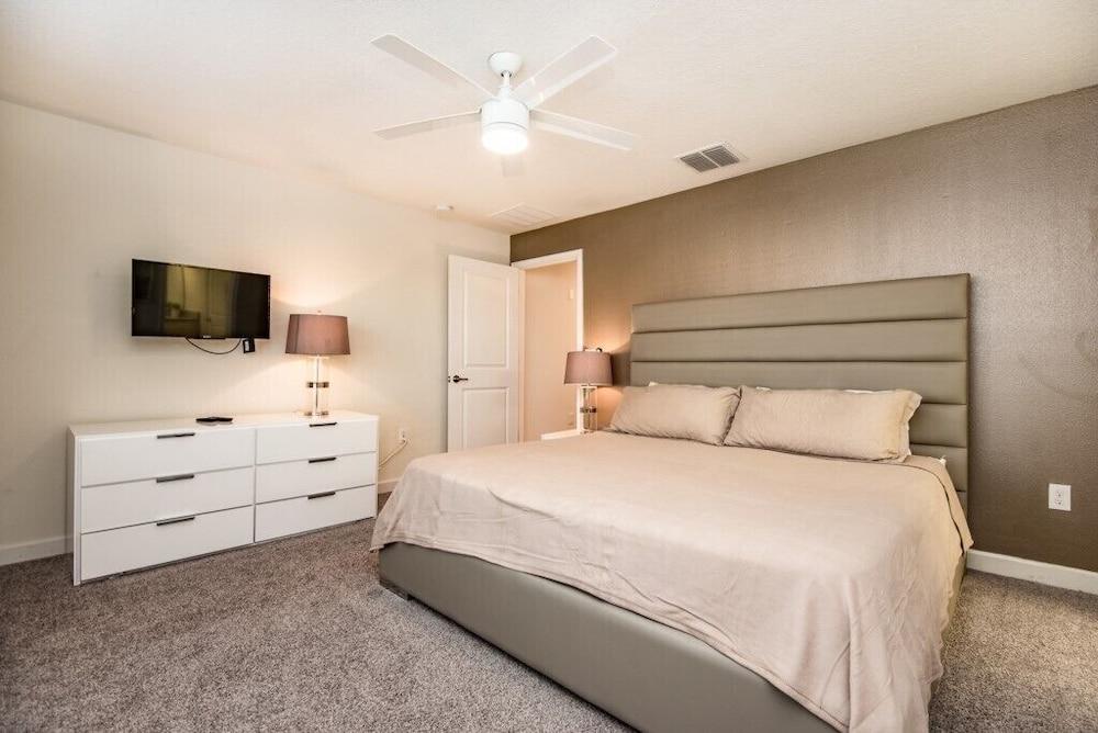 4 Bdrm With Private Pool