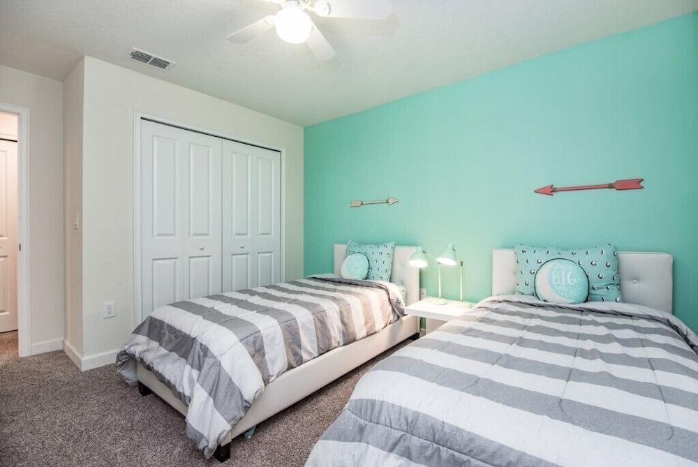 4 Bdrm With Private Pool