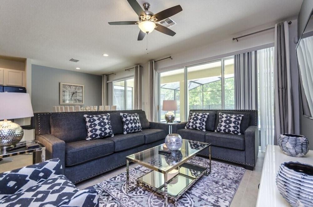 8 Bdrm 5 Bath Bella Vida Resort