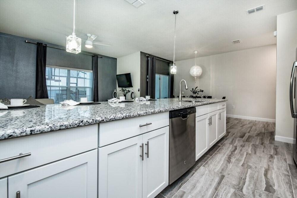 Stylish 4 Bed 3 Ba Pool Home