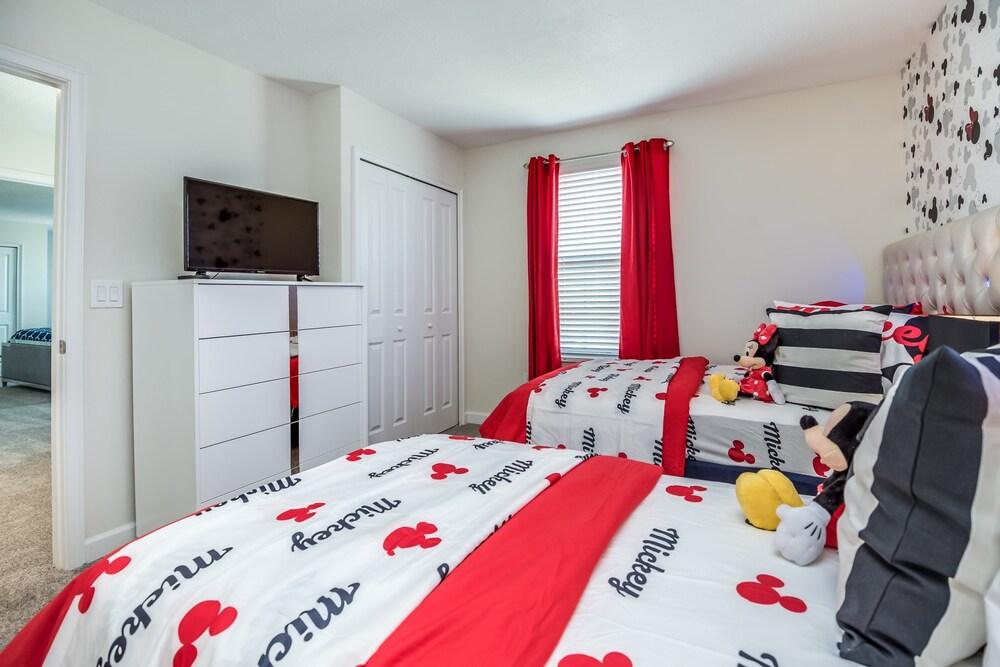 1596san Champions Gate