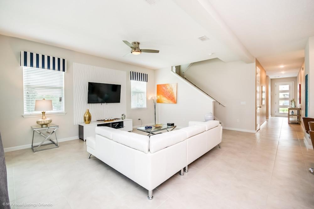 6bed 5Ba Villa Game Room Pool Spa