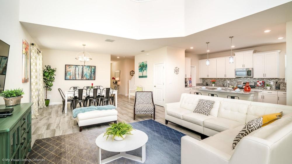 5 Bedroom 5 Bathroom Villa