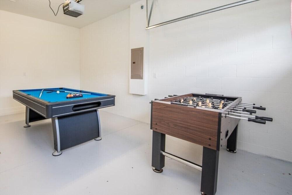 4 Bed 3 Ba Villa with Game Room & Pool