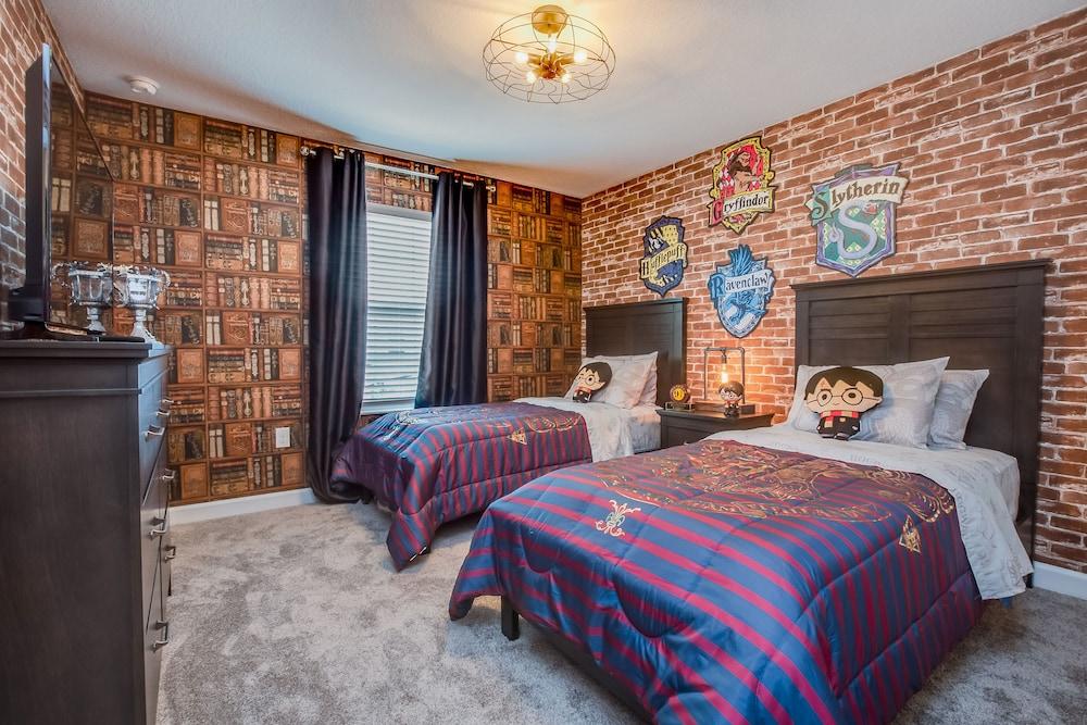 4 Bedroom Town Home with Pool