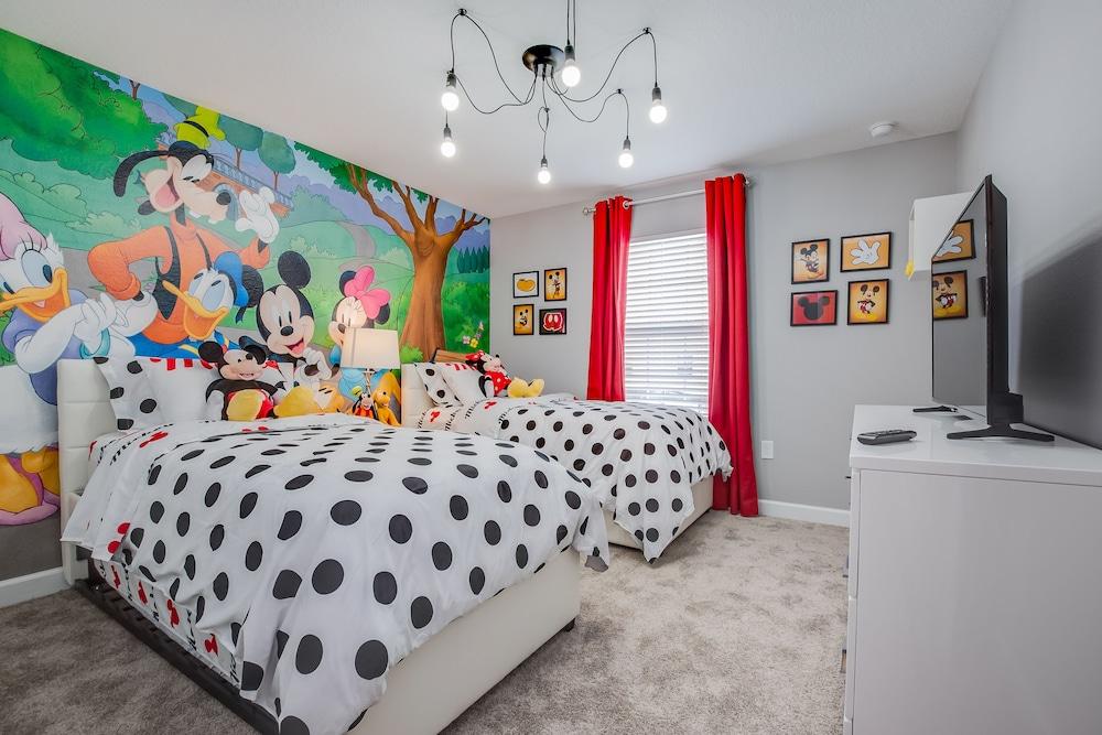 4 Bedroom Town Home with Pool