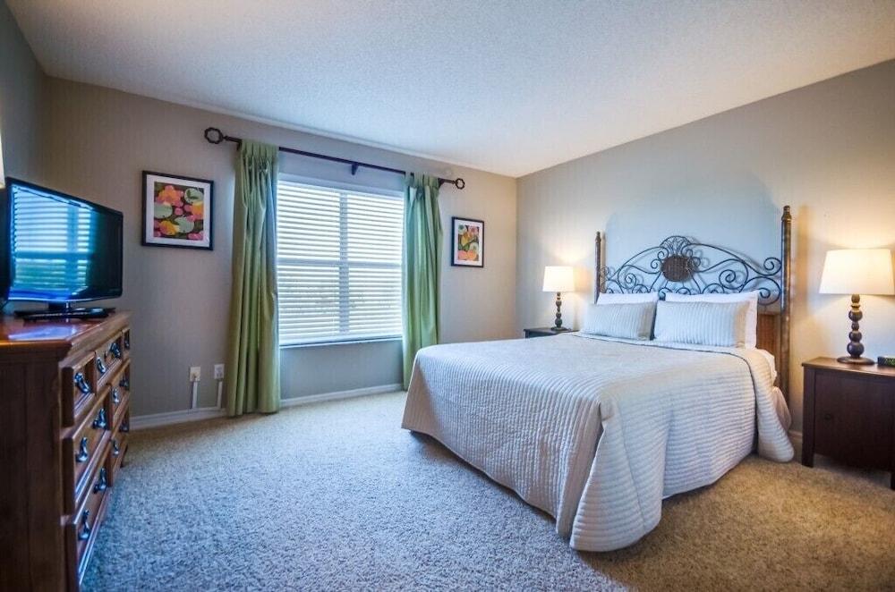 4 Bedroom Home with Pool Table