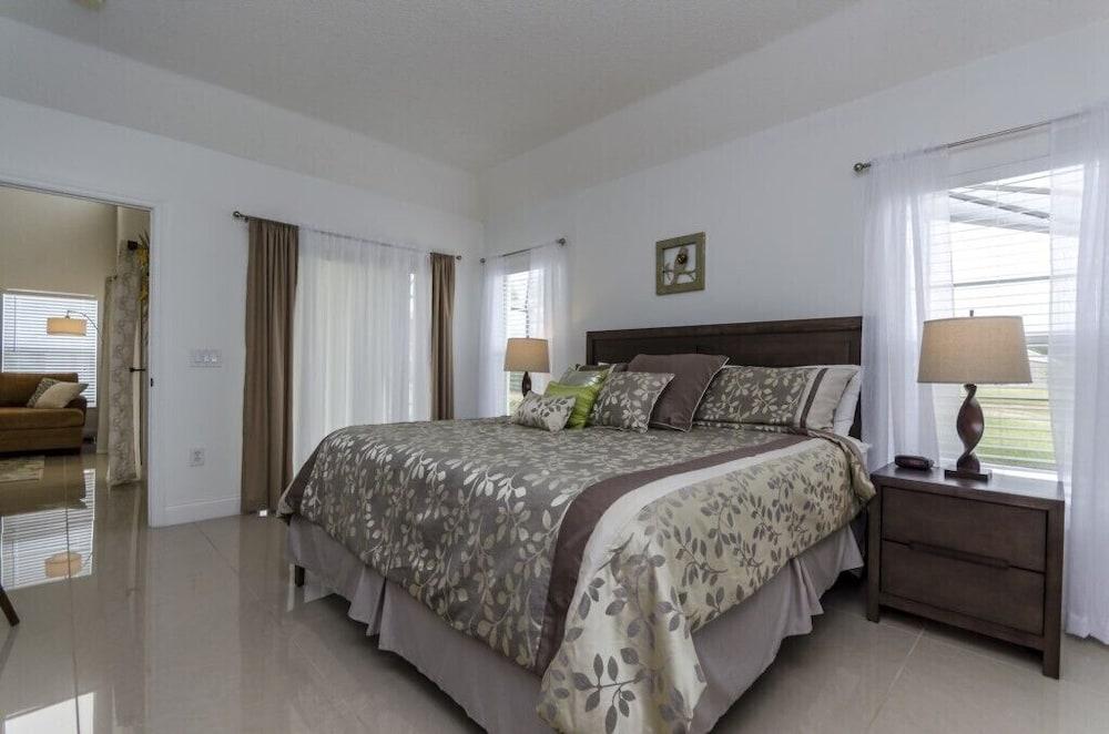 5 Bedroom 3.5 Bathroom Pool Villas