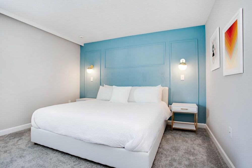 9BR Villa with Game Room & Theater