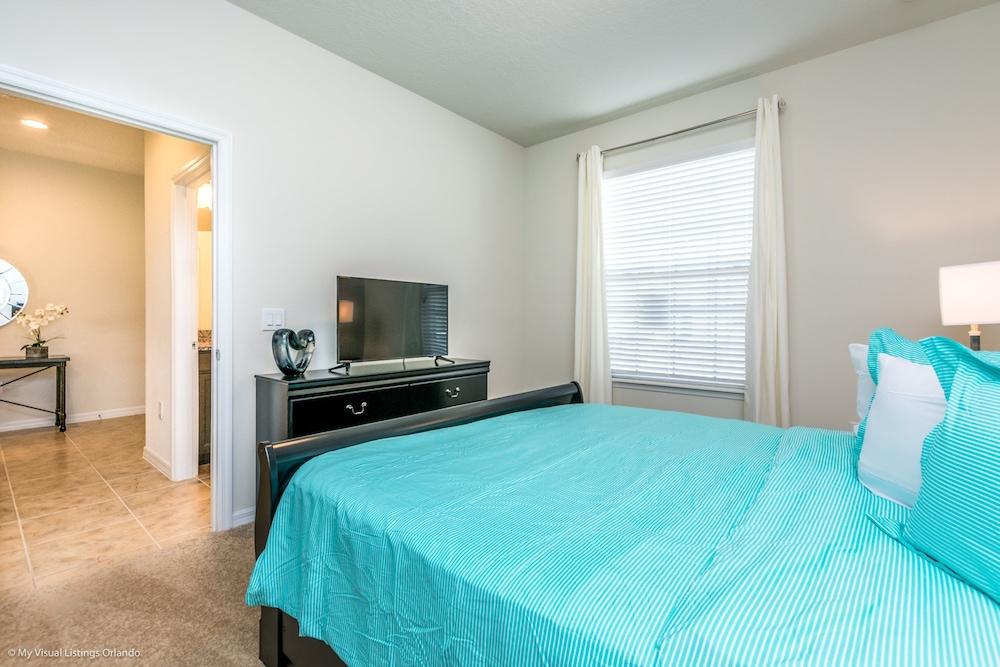 4bed 3Ba Home With Pool at Windsor